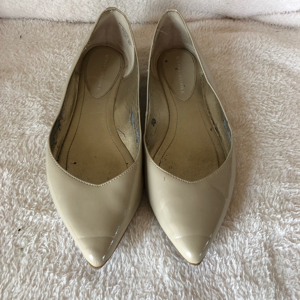 Audrey Brook Pointed Flat